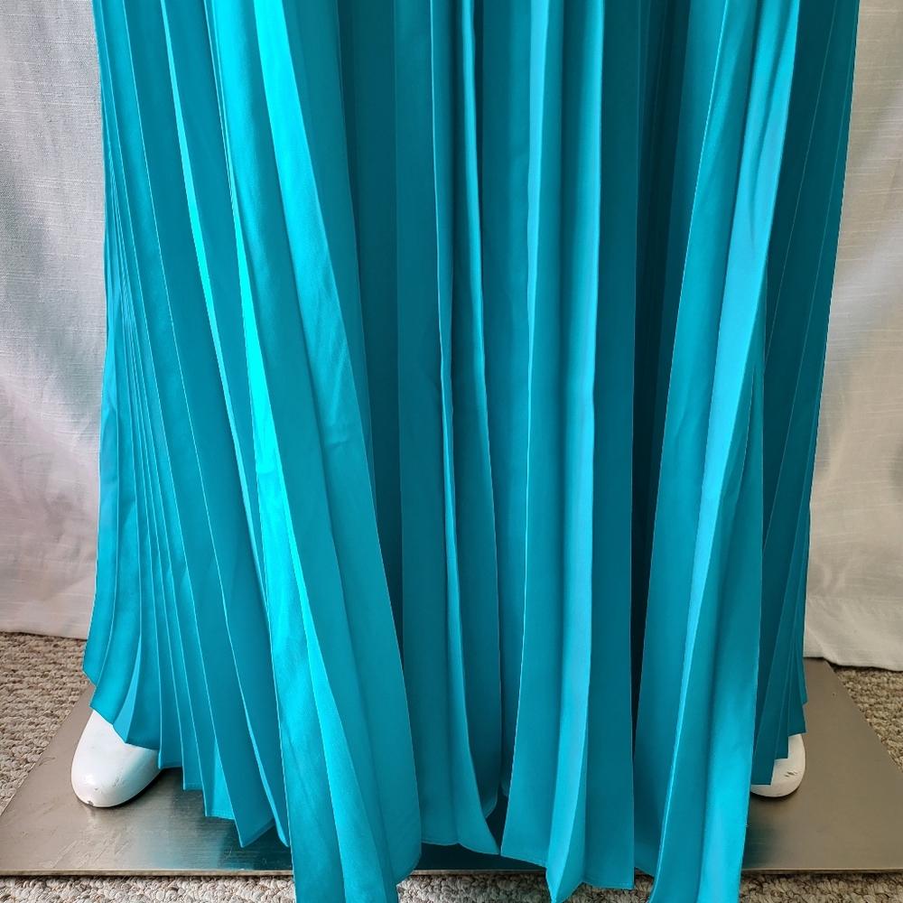 Dress - Picture 3 of 5